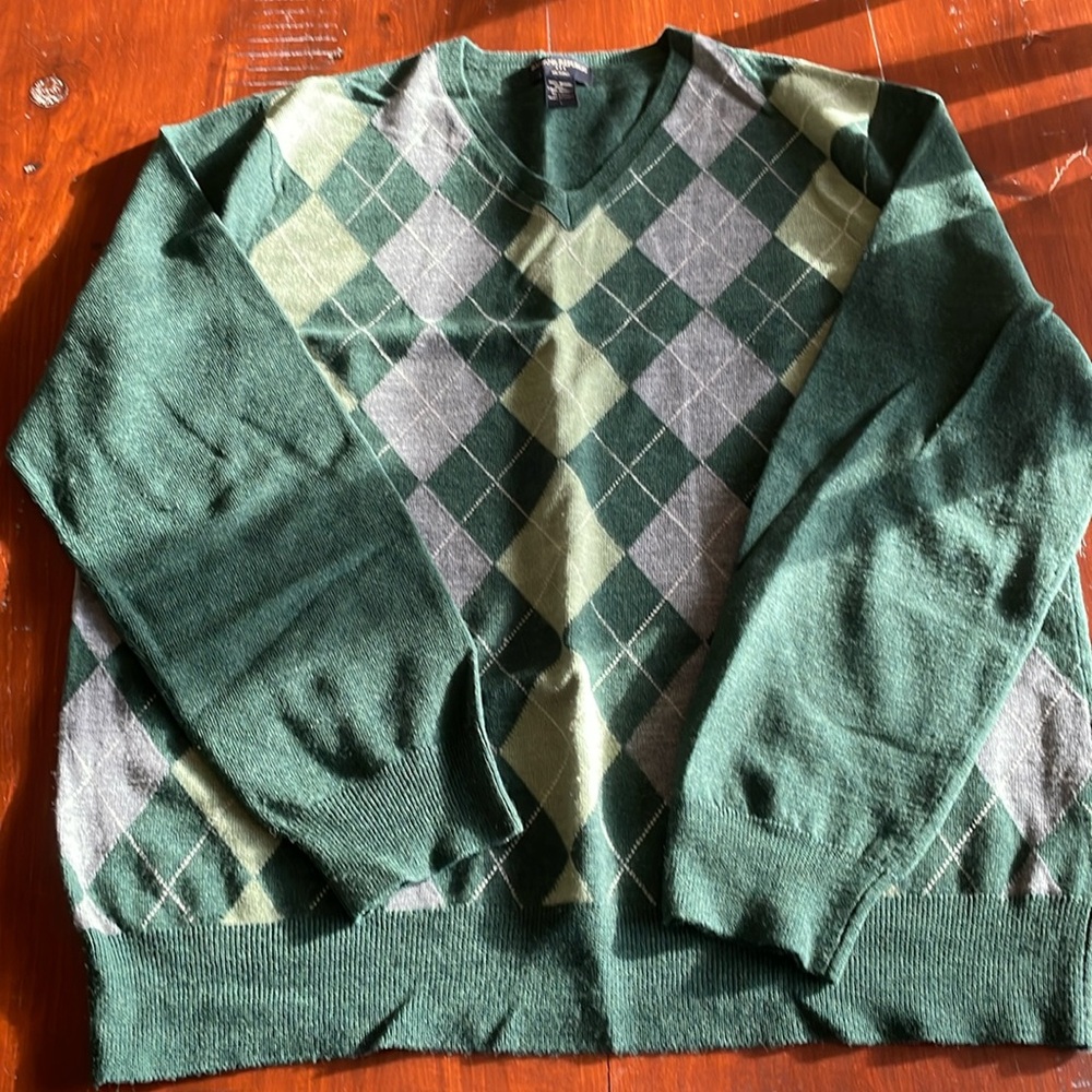 Banana Republic light weight merino wool argyle sweater